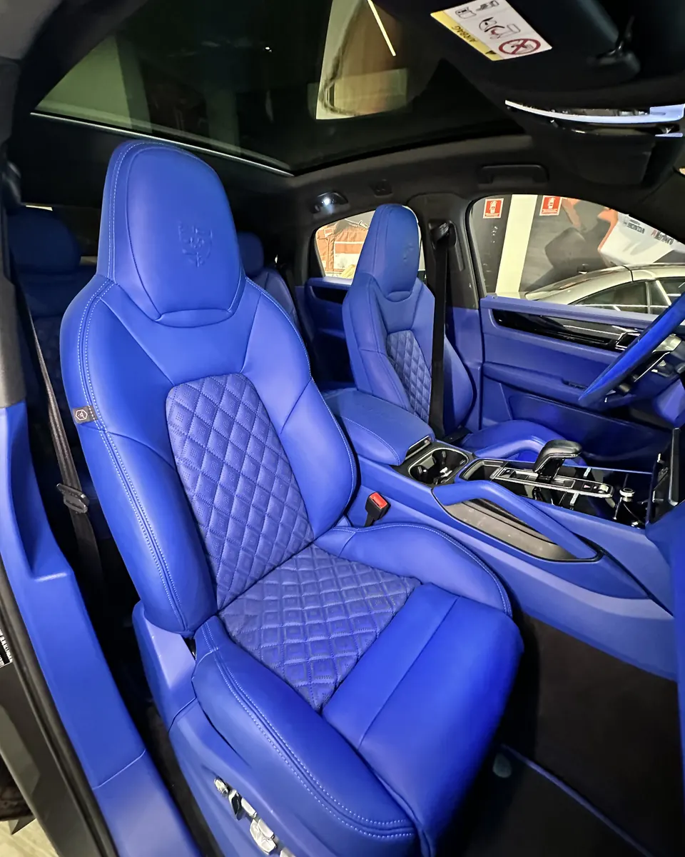 Porsche Cayenne da Chrys Dias, interior azul
